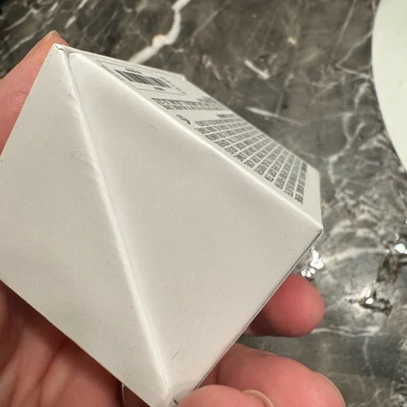 IL MAKIAGE Power Up in White - Picture 3 of 7